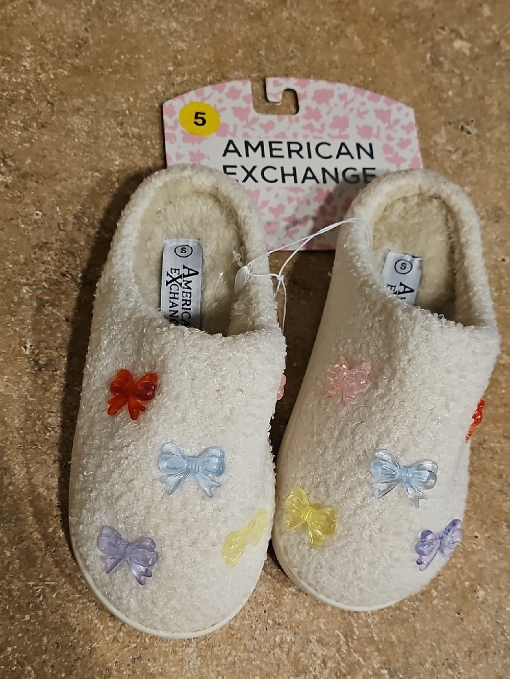 American Exchange Cream Sherpa Slip-On Slippers with Multicolor Bow Accents P19